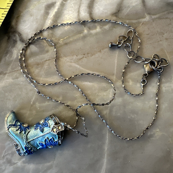 Vintage Lt Blue COUNTRY WESTERN Flower Rhinestone COWBOY BOOT Necklace SilverTne - Picture 3 of 7